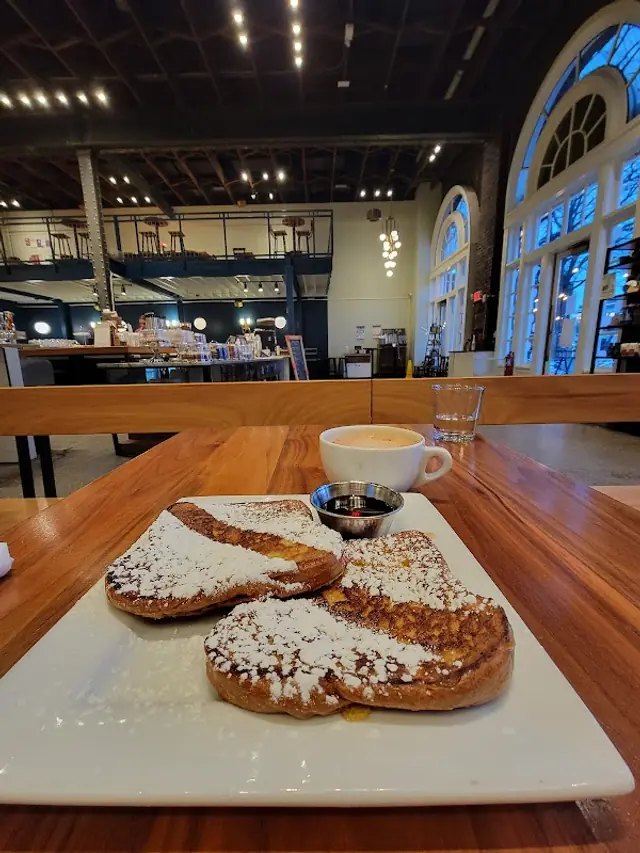 Frothy Monkey Interior